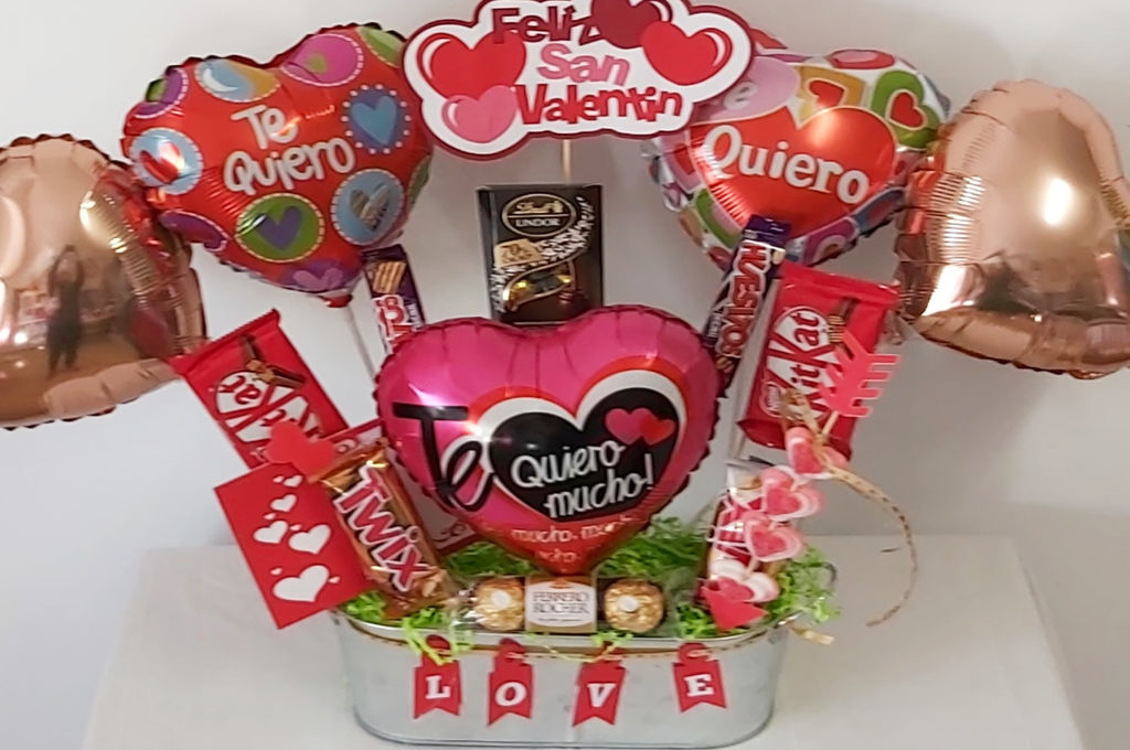 Regalo de San Valentón romántico con dulces a domicilio