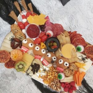 Tablita Gourmet Halloween – Picoteo de miedo, sabor y diversión 🎃
