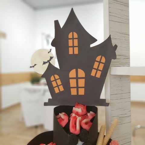 Tarta de Chuches castillo encantado - Imagen 5