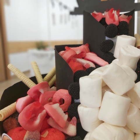 Tarta de Chuches castillo encantado - Imagen 4